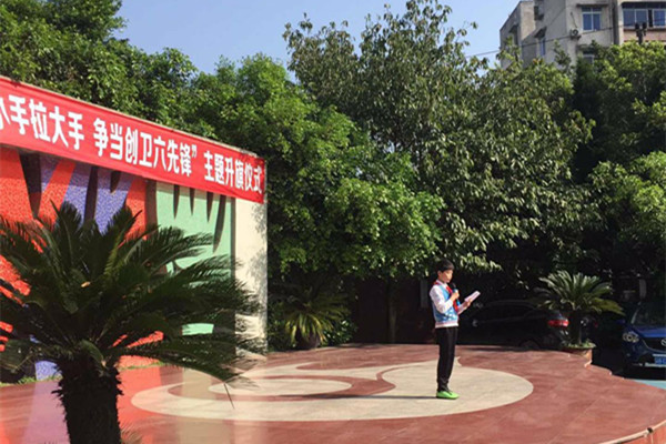 学生代表发言。.jpg 学生代表发言。.jpg