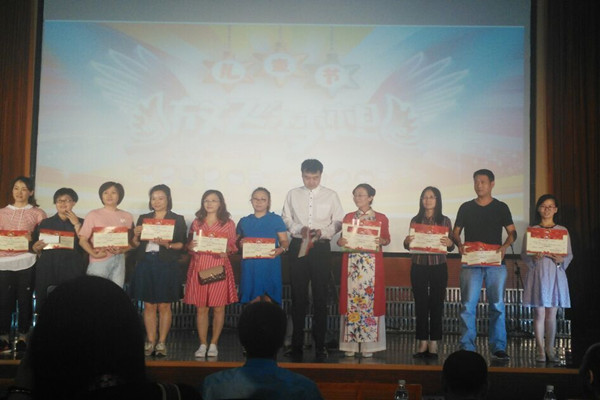 六一表彰大会。.jpg 六一表彰大会。.jpg