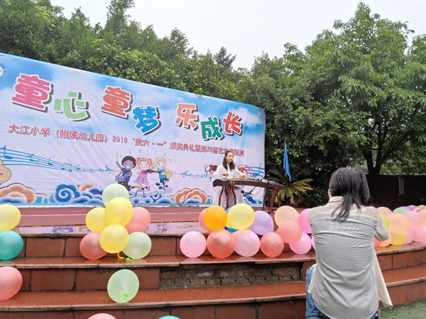 古筝表演。.jpg 古筝表演。.jpg