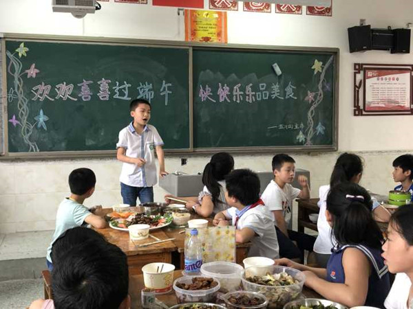 “欢欢喜喜过端午，快快乐乐品美食”活动现场。.jpg