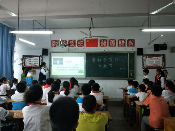 “我们的节日——中秋节”主题班队活动。.jpg
