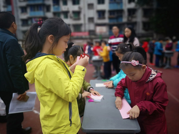 “圈”住你比赛现场。(彭材露 摄).jpg “圈”住你比赛现场。(彭材露 摄).jpg