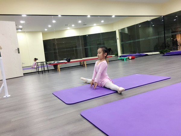 训练中刻苦的颜云熹。.jpg 训练中刻苦的颜云熹。.jpg