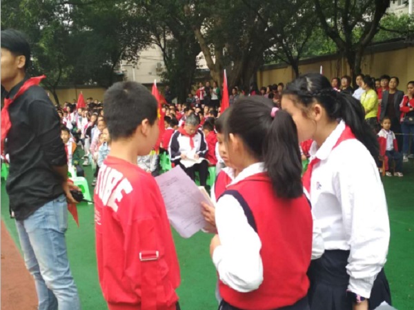 采访同学.jpg 采访同学.jpg