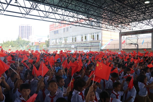 全体合唱《我和我的祖国》。.jpg 全体合唱《我和我的祖国》。.jpg