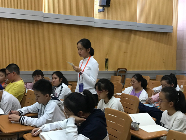 于小鱼同学上课积极回答问题。.jpg 于小鱼同学上课积极回答问题。.jpg