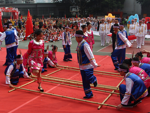 打竹舞表演。新华网发(阳丹摄).jpg 打竹舞表演。新华网发(阳丹摄).jpg
