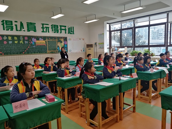 听讲.jpg 听讲.jpg