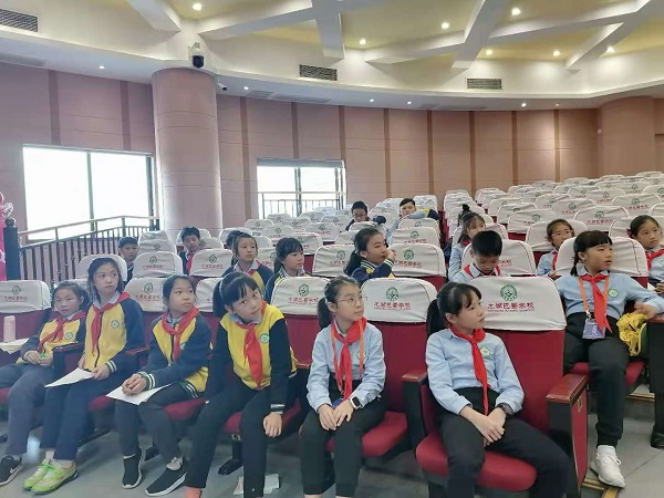 听老师讲规则1.jpg 听老师讲规则1.jpg