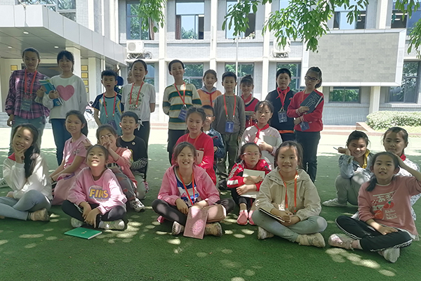 活动合影。.jpg 活动合影。.jpg