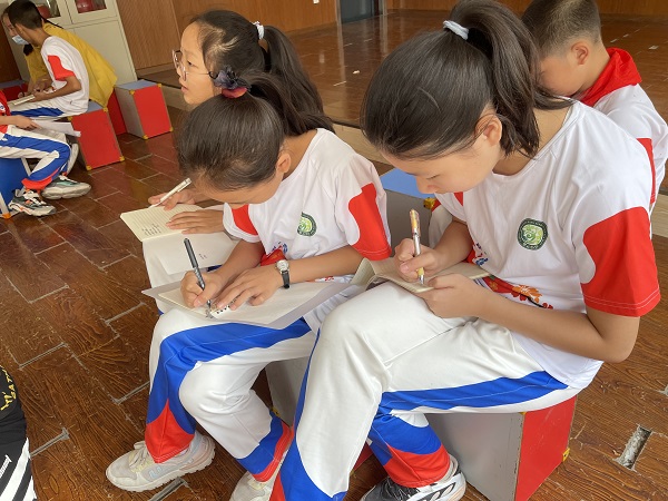 小记者采访准备。.jpg 小记者采访准备。.jpg