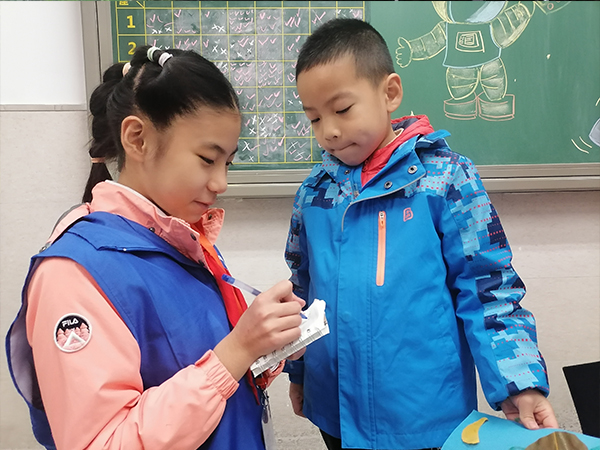 采访同学。.jpg 采访同学。.jpg