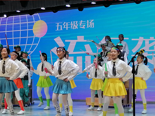 五年级2班踢踏舞《绿光》。.jpg 五年级2班踢踏舞《绿光》。.jpg