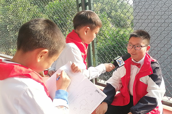 同学们送上对学校的祝福。.jpg 同学们送上对学校的祝福。.jpg