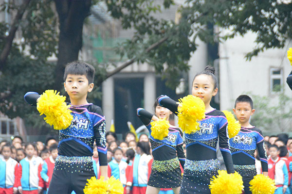 啦啦操队精彩展示。.jpg 啦啦操队精彩展示。.jpg