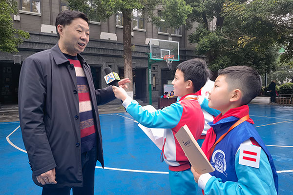 刘绪毅老师希望同学们继续加油。.jpg 刘绪毅老师希望同学们继续加油。.jpg