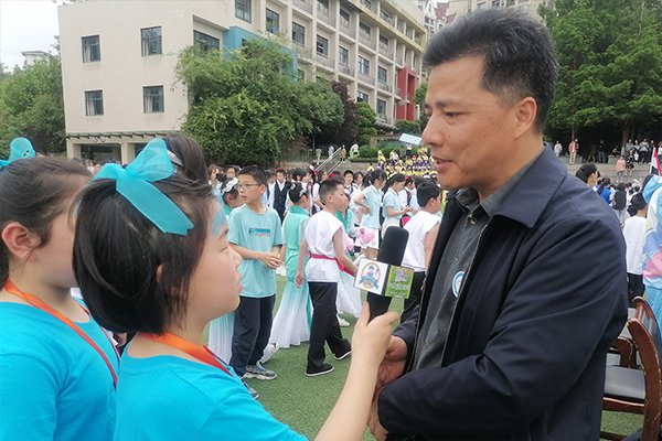 校长徐龙海希望同学们积极参与到本次运动会当中。.jpg 校长徐龙海希望同学们积极参与到本次运动会当中。.jpg