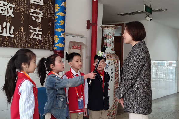 学校副校长蒋婧表示。.jpg 学校副校长蒋婧表示。.jpg